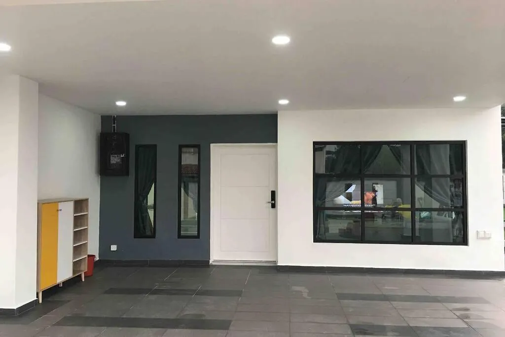 22Pax :Taman Pelangi Party House Nearby Midvelly Villa Johor Bahru