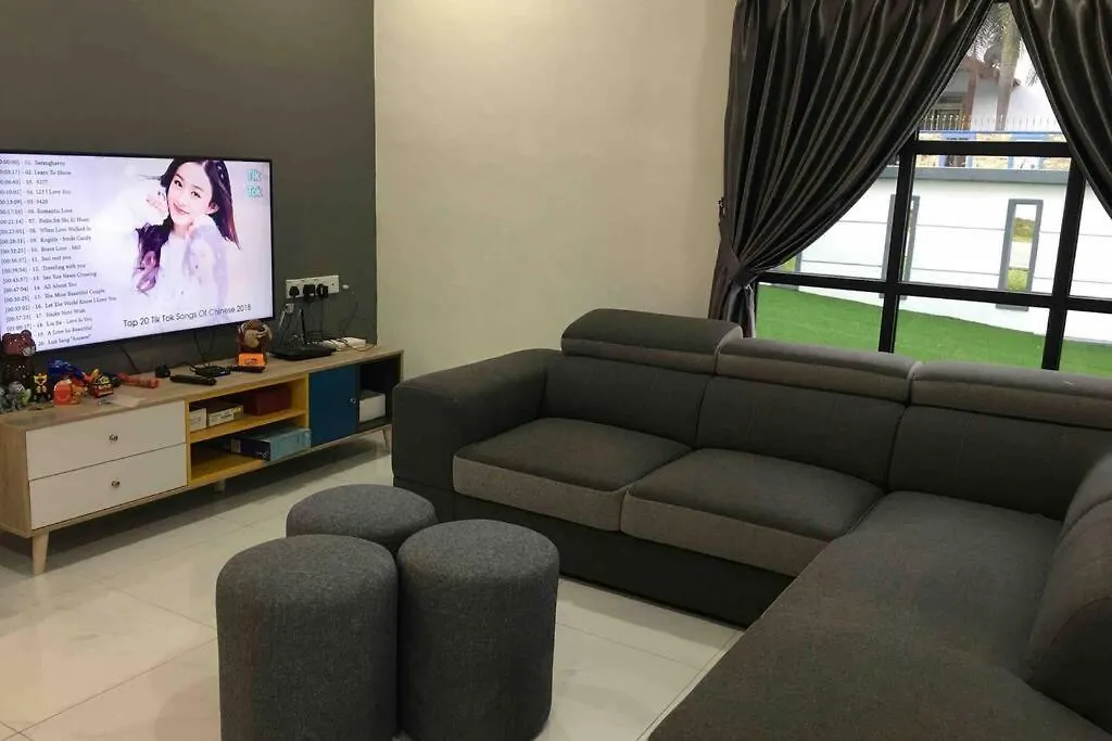 22Pax :Taman Pelangi Party House Nearby Midvelly Villa Johor Bahru 0*,  Malajzia